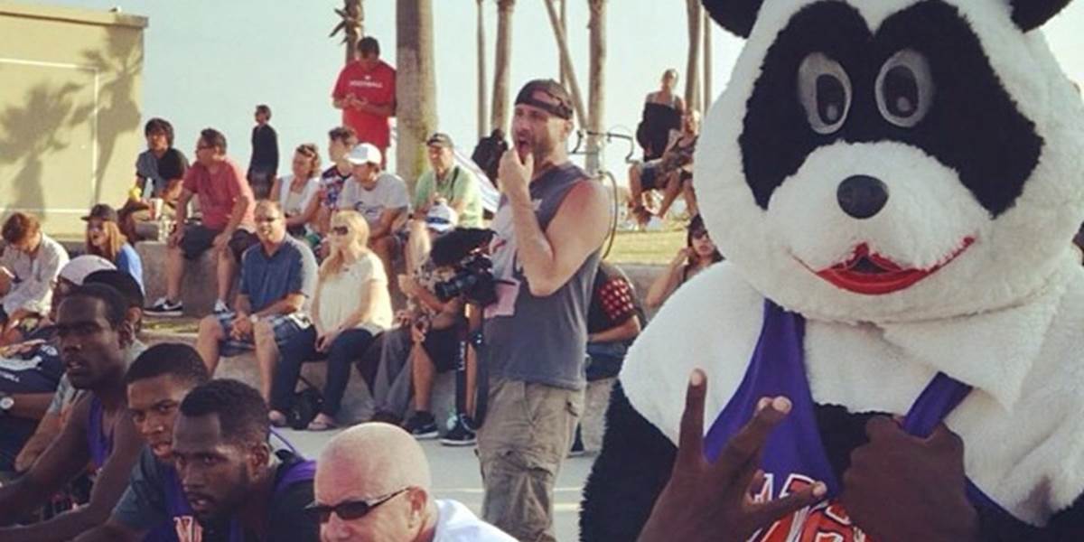 NBA: Metta sa po Venice Beach producíroval v kostýme pandy
