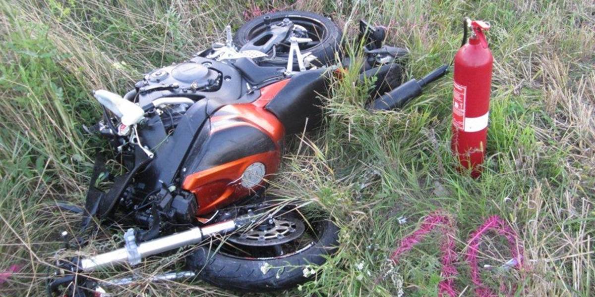 Motocyklista zomrel po zrážke s autom: Polícia pátra po svedkoch nehody