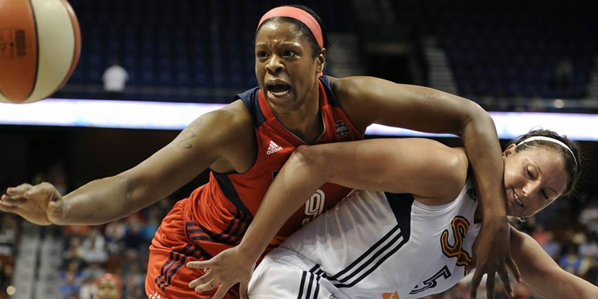Vo WNBA suspendovali Hejkovej zverenku za úder lakťom