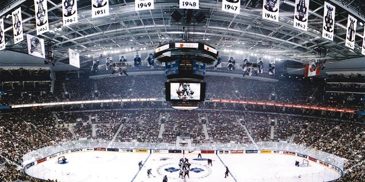 NHL: V Toronte si uctia osobnosti klubu sochami