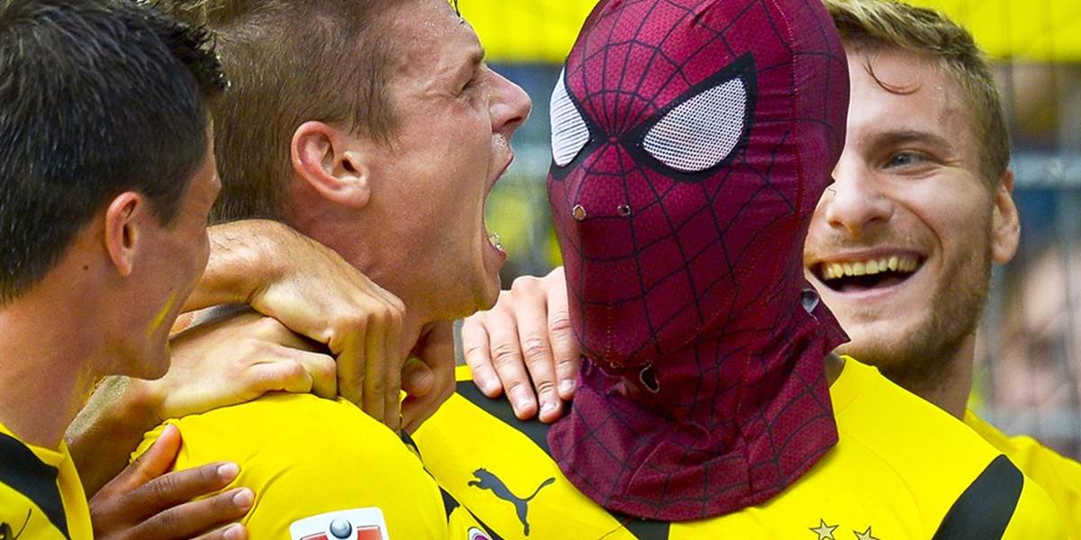 Spiderman Aubameyang musí pre hrozbu žltej karty masku odložiť