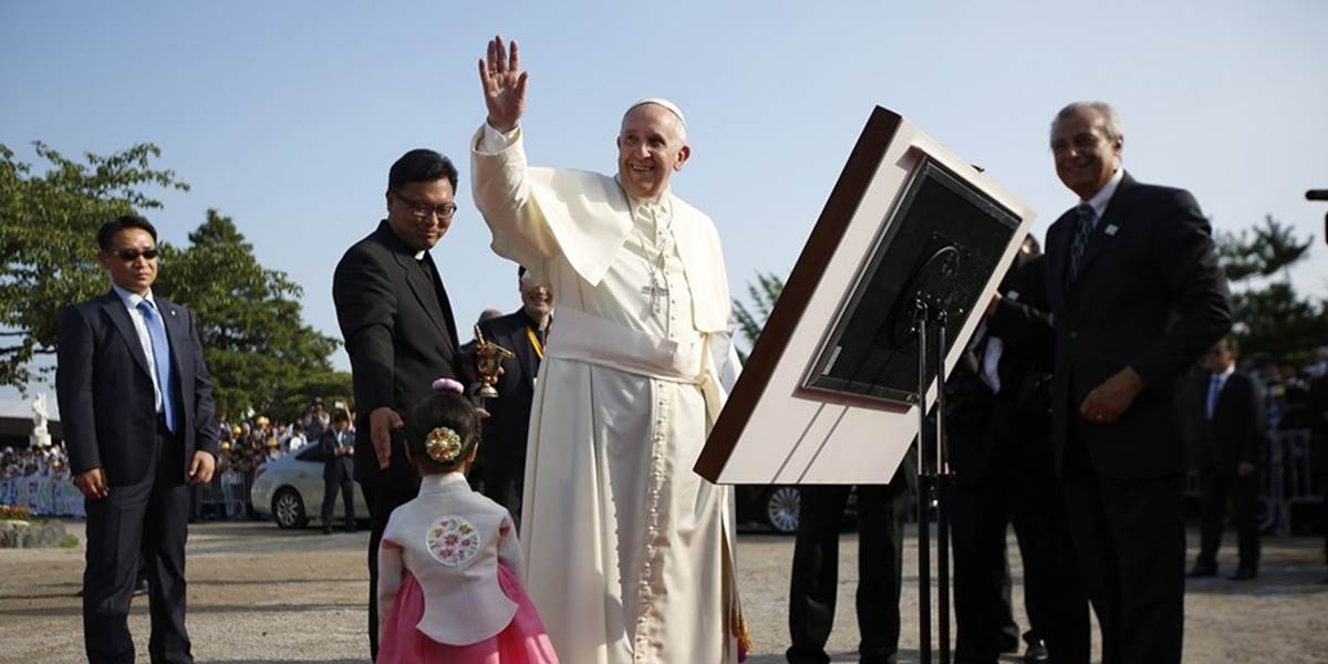 Pápež František vyzýva na nadviazanie "bratských" vzťahov s Pekingom
