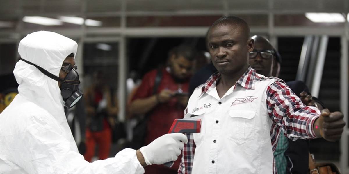 Krajiny s ebolou musia kontrolovať leteckých pasažierov
