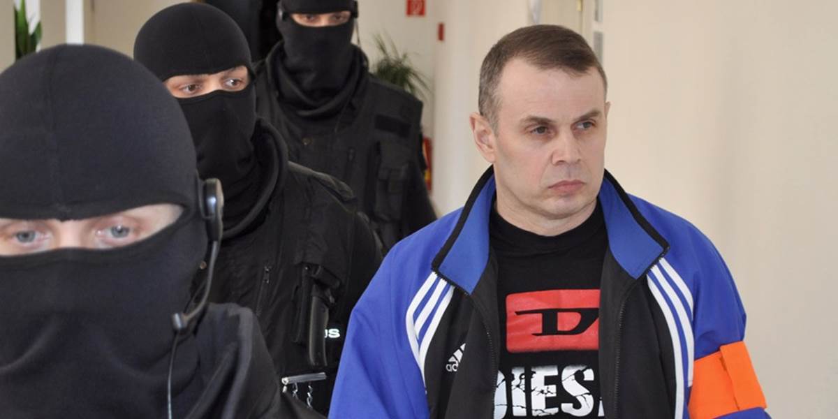 Volodymyr Y. nemohol prisť na pojednávanie: Bol vyhostený a nemá pas