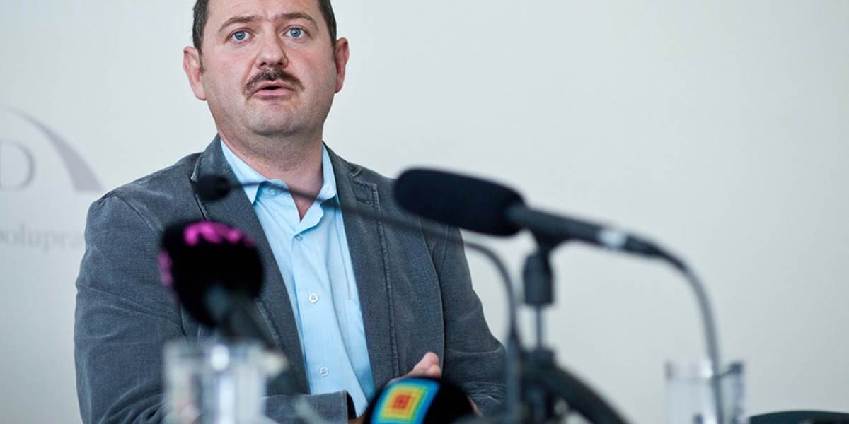 Simon: Minister Žiga odsunul zákon o odpadoch kvôli komunálnym voľbám