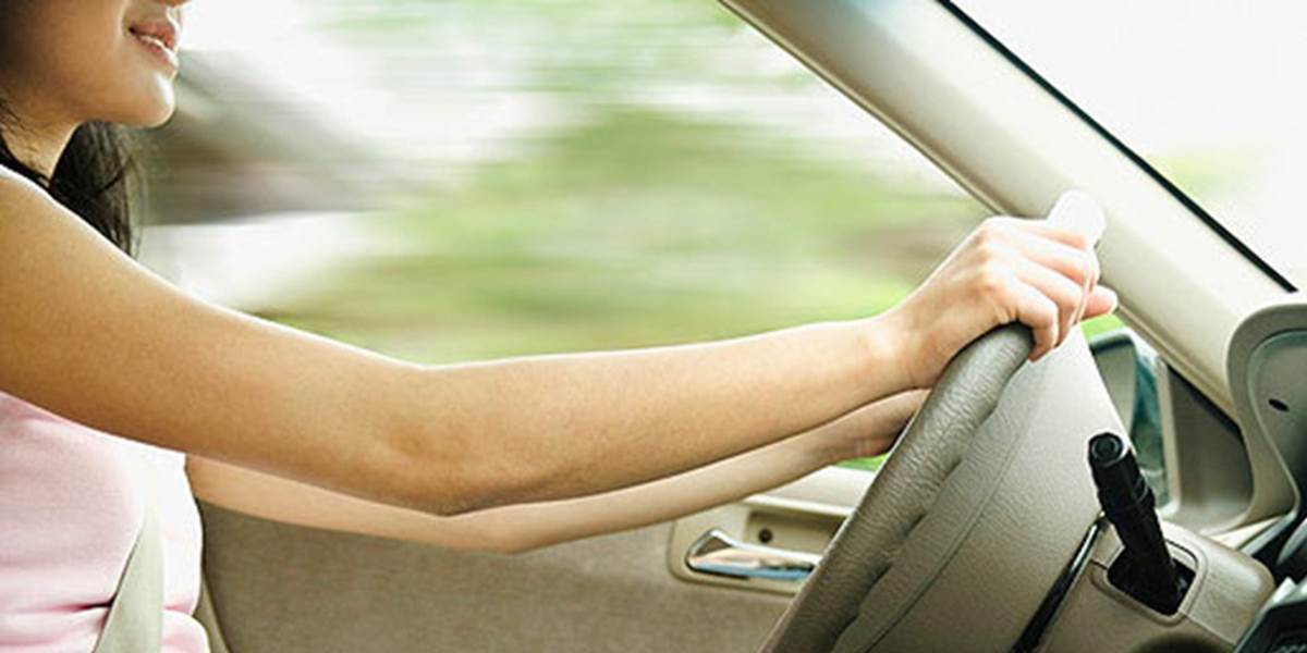 Nebezpečenstvo za volantom: Na cestách je riziko dehydratácie vyššie, chráňte sa!