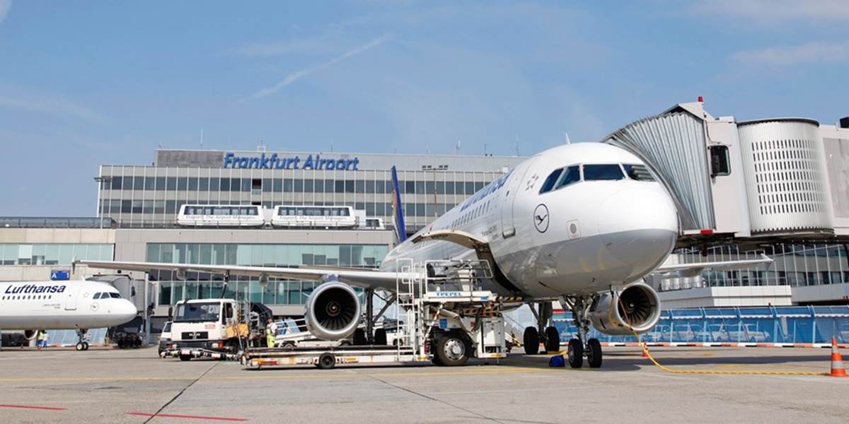 Pri letisku vo Frankfurte našli poltonovú bombu z druhej svetovej vojny: Obmedzili letovú prevádzku, uzavreli prístupovú cestu!