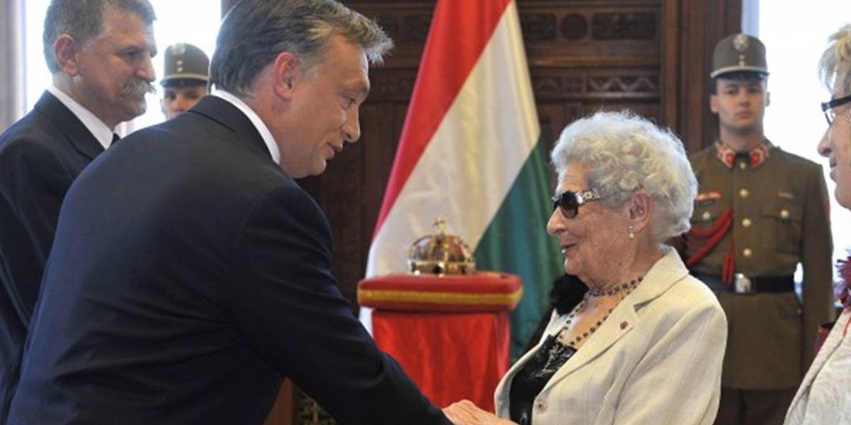 SNS: Orbán sa ocenením bývalej slovenskej občianky vysmieva Ficovi