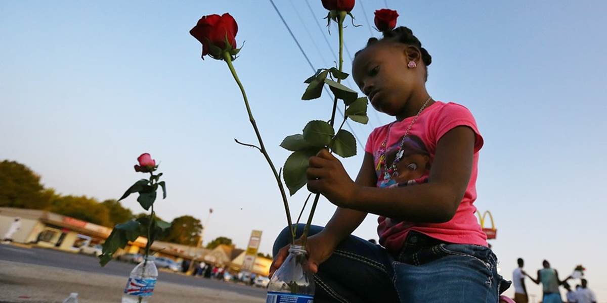 Protesty proti zabitiu černošského tínedžera v meste Ferguson začali slabnúť
