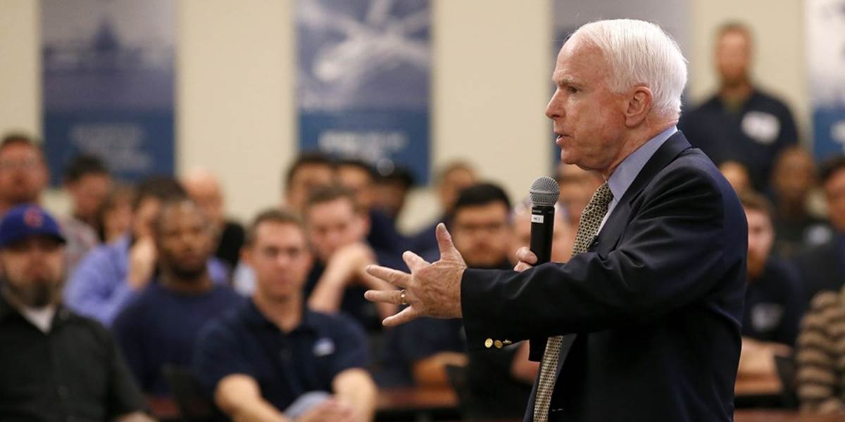 Američania po vražde novinára pritvrdzujú: Senátor McCain žiada vystupňovanie leteckých útokov proti IS