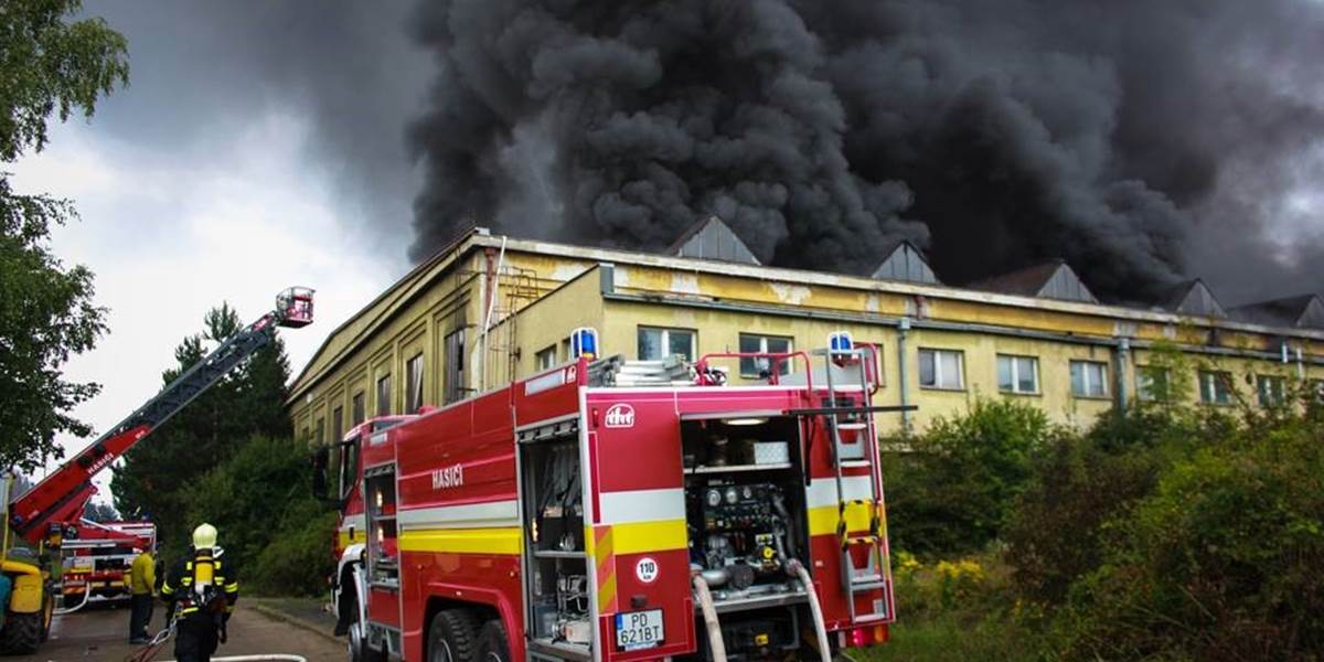 Hasiči zažili pri požiari v Dubnici niečo nevídané: Neznáma žena im priniesla jedlo a nápoje!