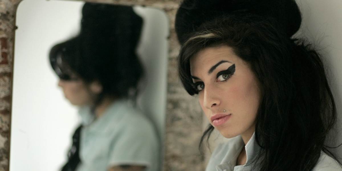 V Londýne odhalia sochu Amy Winehouse v životnej veľkosti