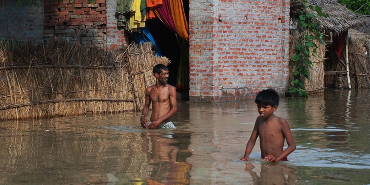 Povodne a zosuvy pôdy v Nepály si vyžiadali najmenej 119 mŕtvych