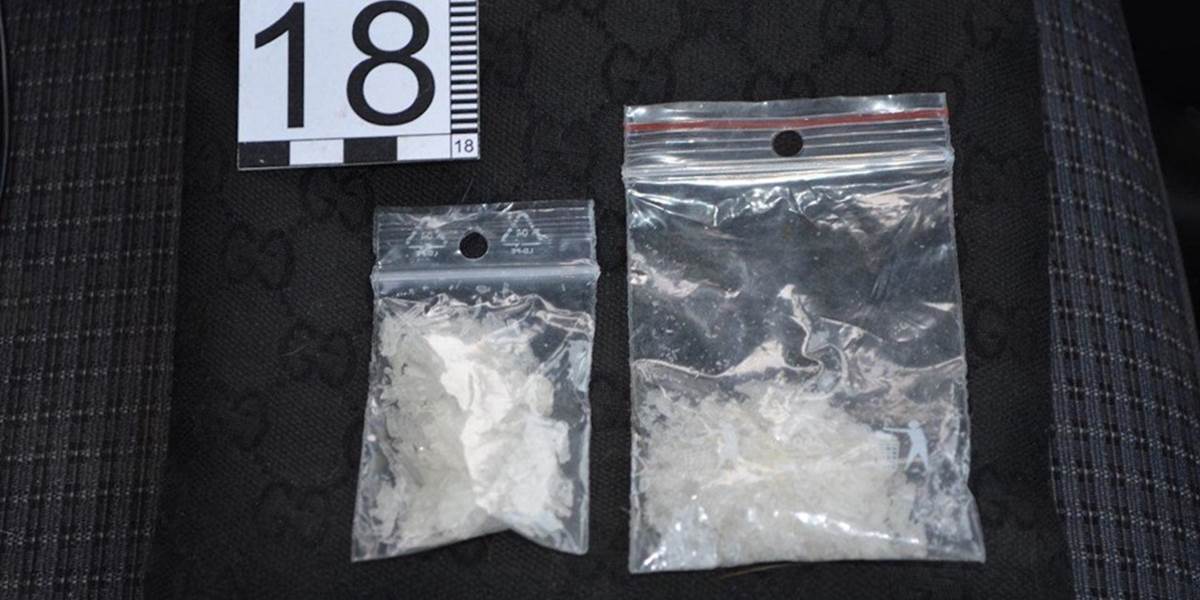 Policajtom odovzdal pervitín a kokaín, hrozí mu až 10 rokov