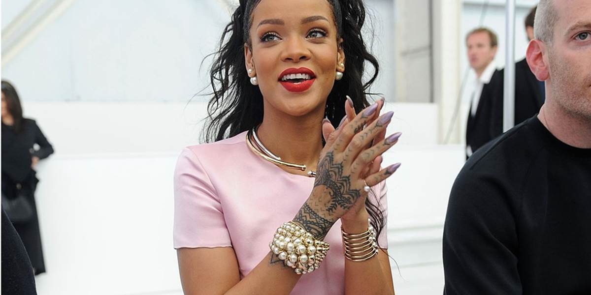 Rihanna si vydýchla: Muž dostal zákaz približovať sa k speváčke a jej domu