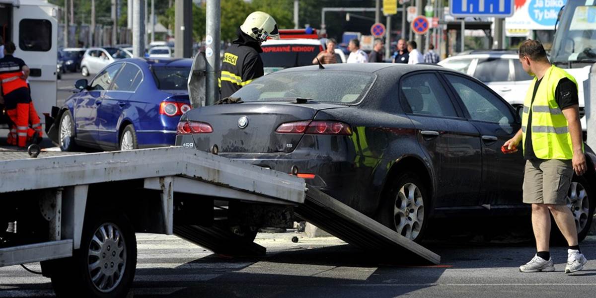 Nehody osobných áut s vozidlami MHD spôsobili značné materiálne škody