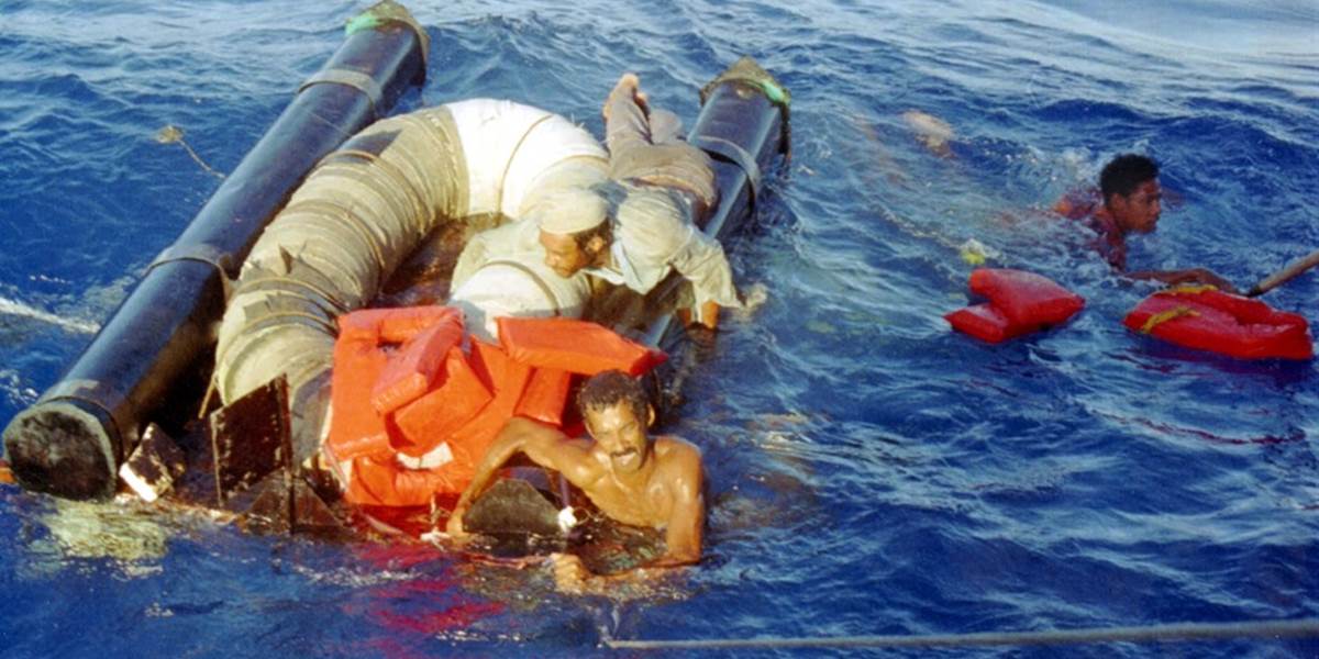 Pri pobreží Líbye stroskotala loď s imigrantmi, asi 170 z nich je nezvestných