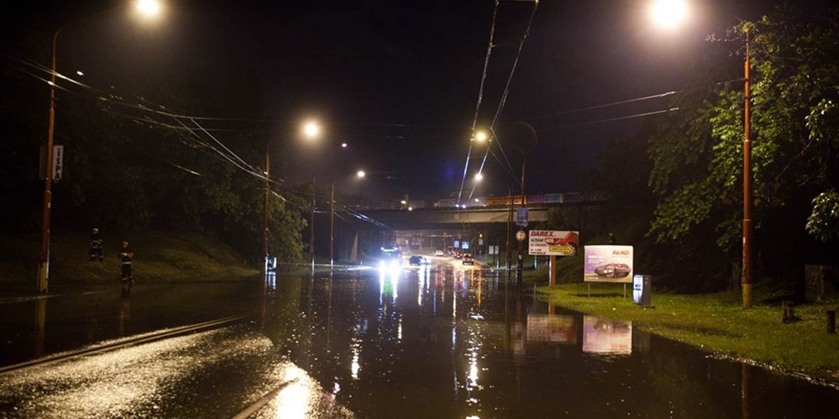 Za prvú hodinu od spustenia dažďa spadlo v Bratislave 33,6 mm zrážok