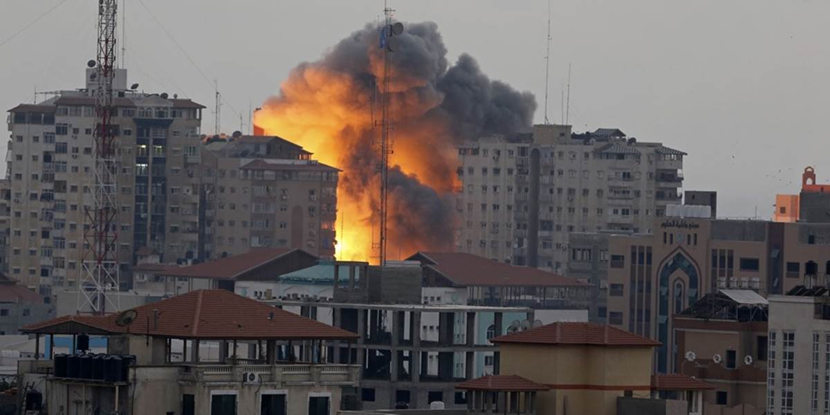 Izrael zbombardoval v pásme Gazy sedemposchodovú budovu s kanceláriami Hamasu
