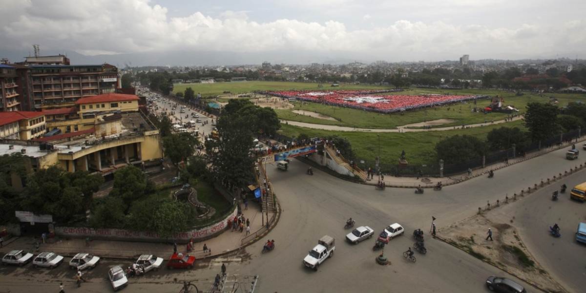 Atypickú nepálsku štátnu vlajku vyskladalo viac ako 38.000 Nepálčanov
