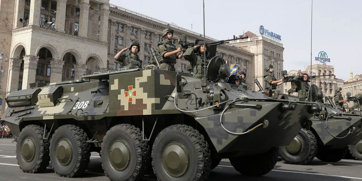 Konfliktami sužovaná Ukrajina oslávila vojenskou prehliadkou Deň nezávislosti