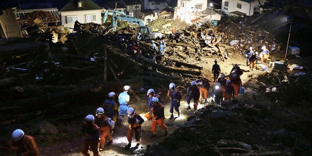 Zosuvy pôdy si v Japonsku vyžiadali už viac ako 50 obetí