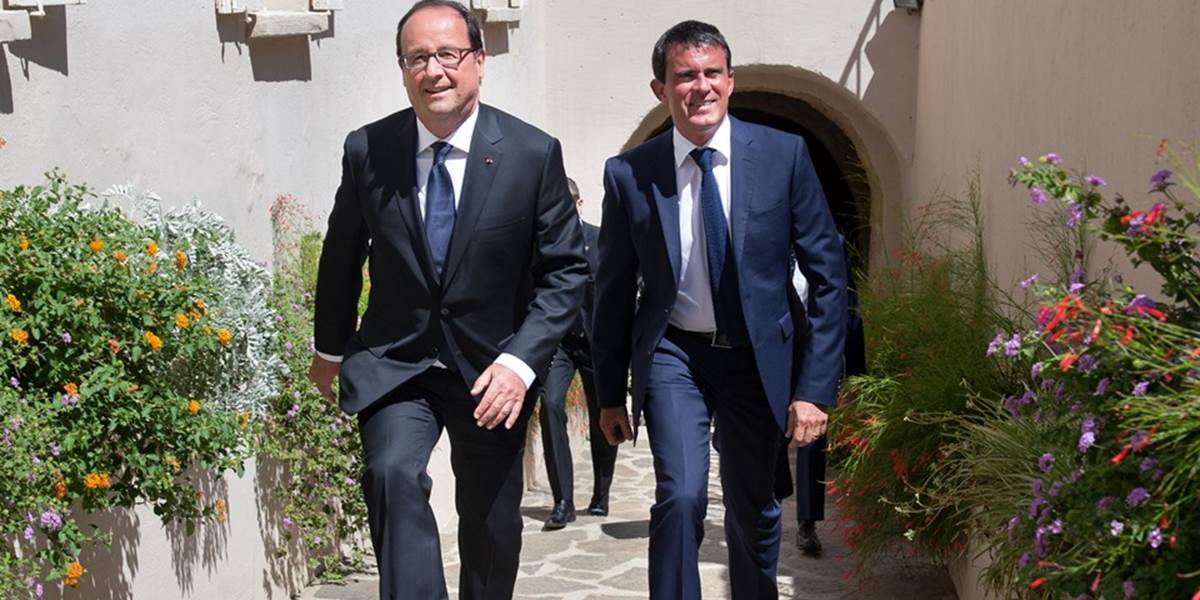 Francúzska vláda rezignovala, Hollande poveril premiéra Vallsa zostavením novej