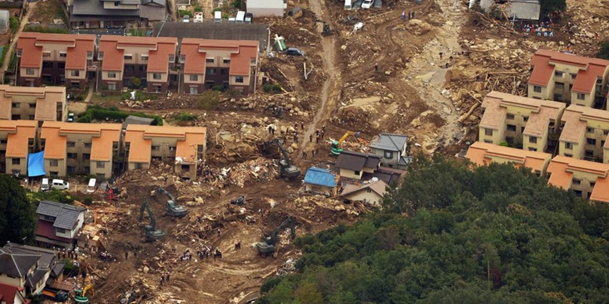 Počet obetí zosuvov pôdy v Hirošime stúpol na najmenej 60