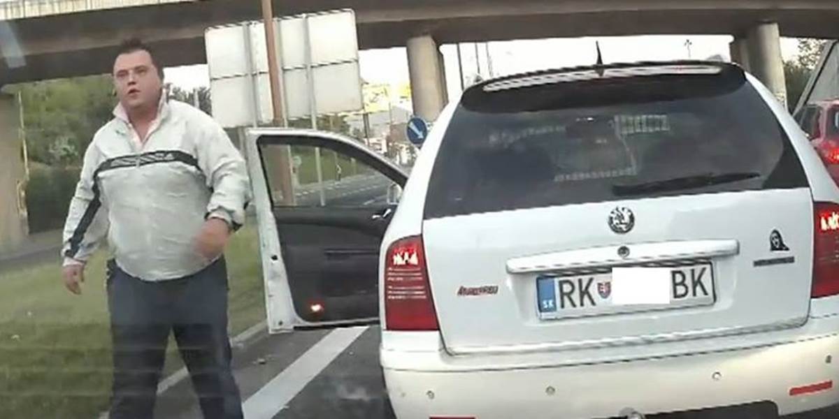 VIDEO Tento psychopat terorizuje ľudí na cestách v Ružomberku a okolí!