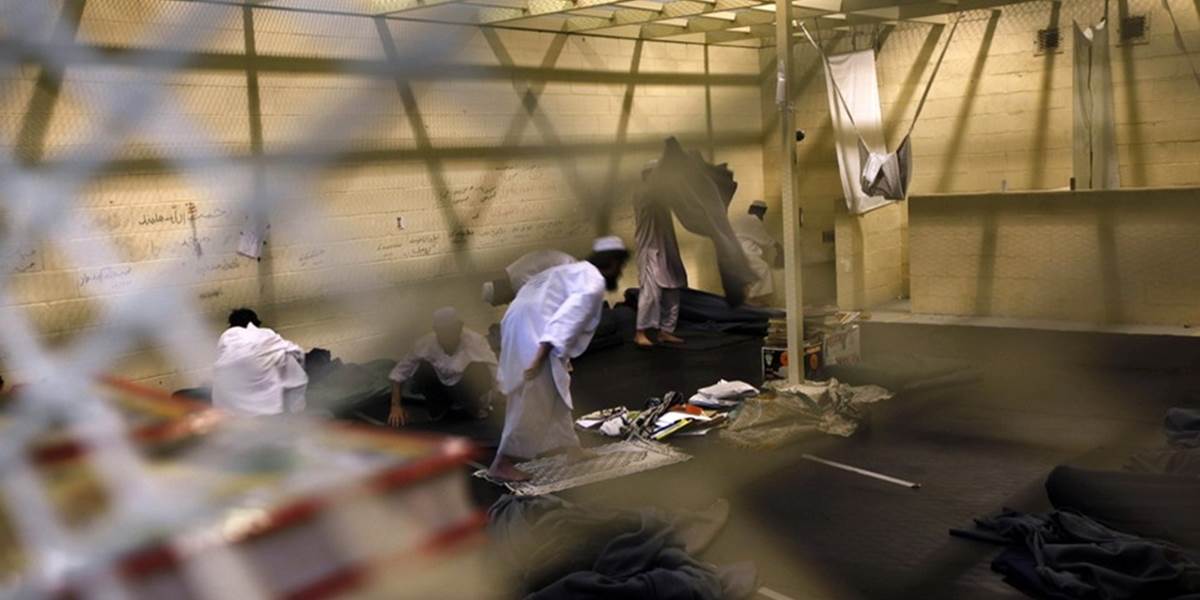 USA premiestnili 11 väzňov z afganskej väznice Parván do Pakistanu a Jemenu