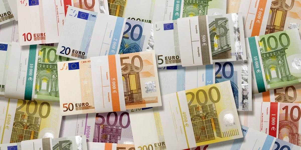Zásobovanie bánk v eurozóne peniazmi sa v júli zrýchlilo