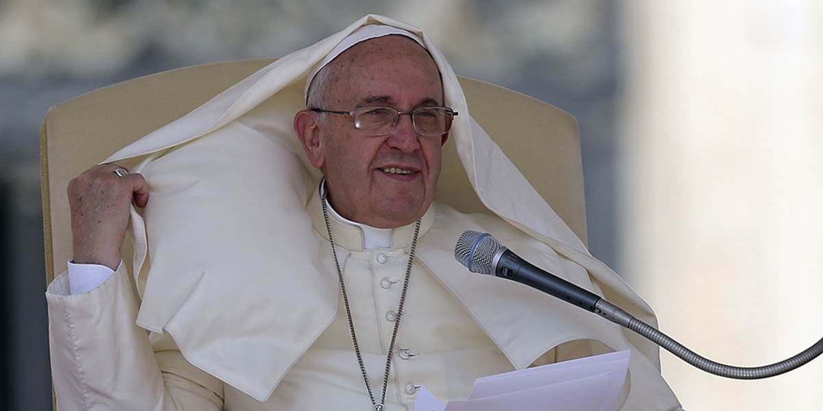 Pápež odvolal z funkcie Benediktovho chránenca