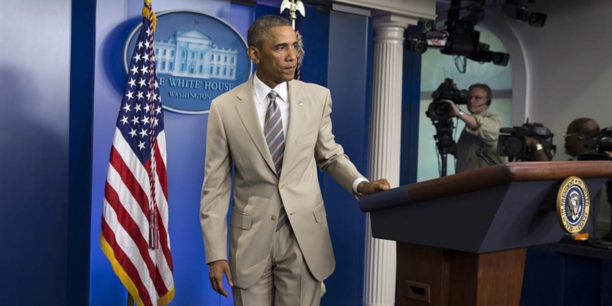 Obamov svetlý oblek spôsobil rozruch