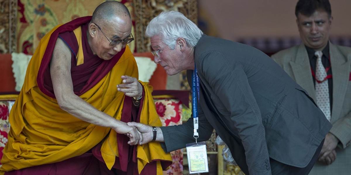 Charizmatický Richard Gere je zanieteným vyznávačom budhizmu