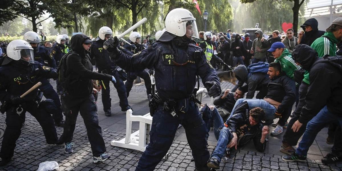 Polícia zasahovala na demonštrácii proti účasti Strany Švédov vo voľbách