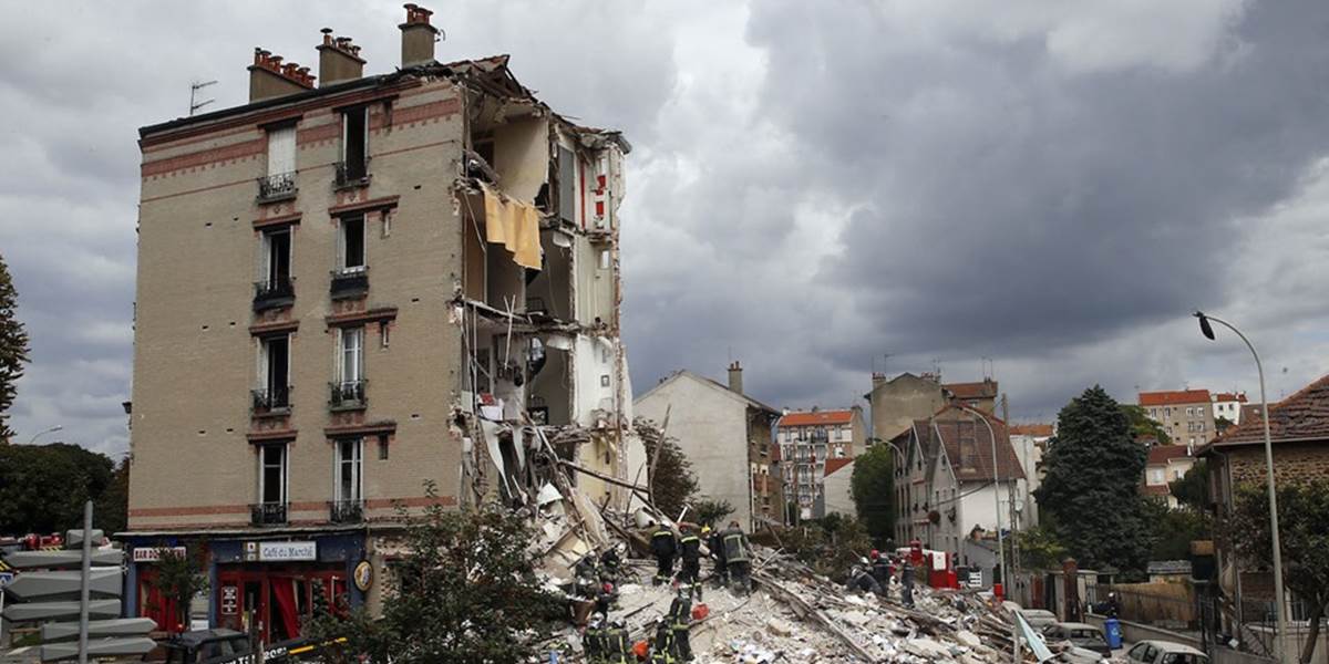 Explózia na predmestí Paríža: V troskách bytového domu našli siedmu obeť, dvaja ľudia sú nezvestní
