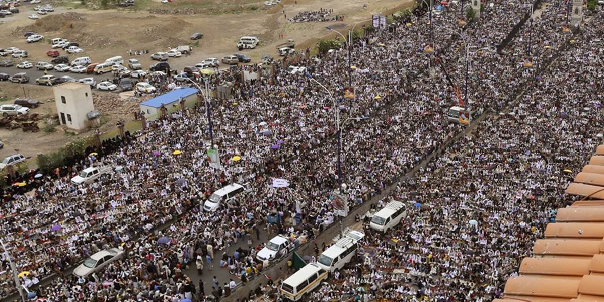 Jemenský prezident odvolal vládu, aby upokojil protesty