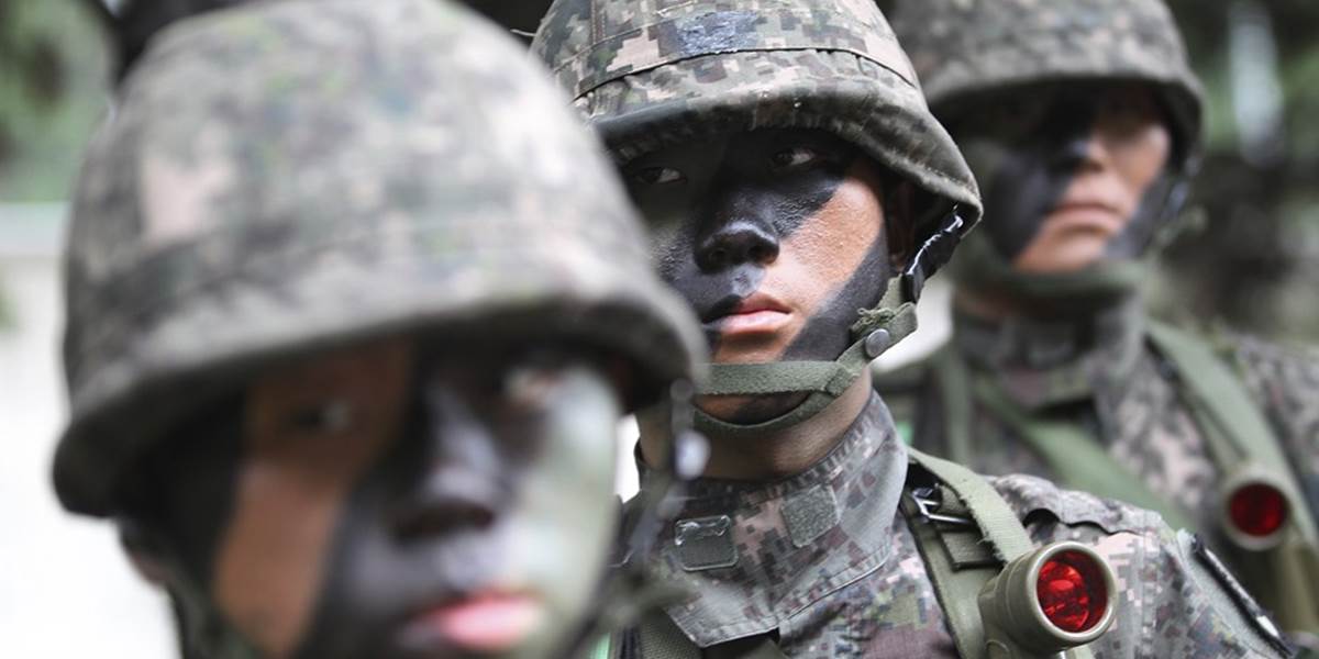 Dvaja juhokórejskí vojaci zomreli počas nácviku prežitia v zajatí