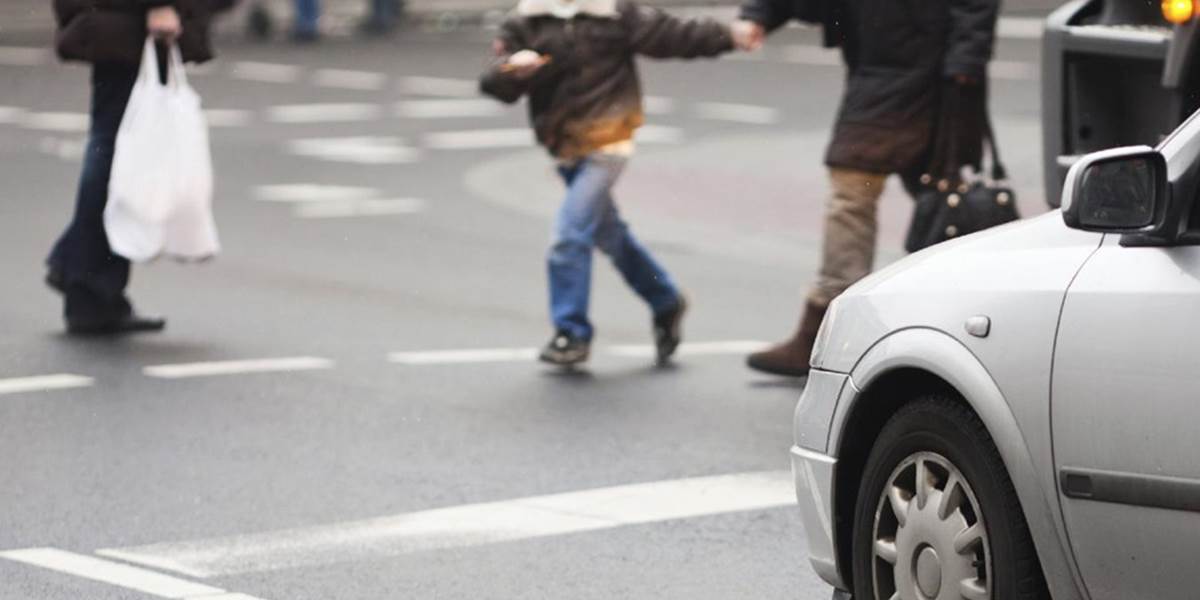 Rodičia by mali svojim deťom vysvetliť základné pravidlá cestnej premávky