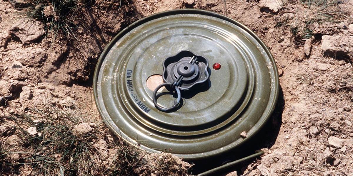 50 metrov od hlavnej cesty v Hunkovciach našli muníciu z vojny