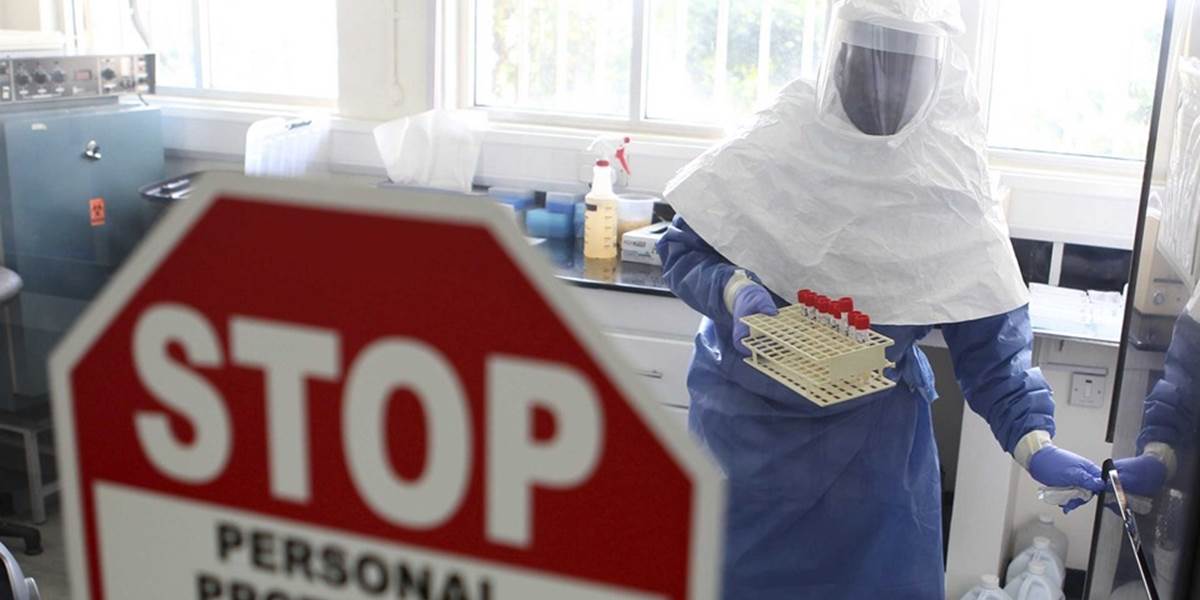 Epidémia eboly si vyžiadala už vyše 1900 životov
