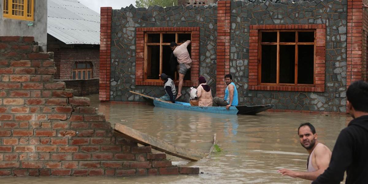 Sever Indie a Pakistanu sužujú monzúnové dažde a zosuvy, zabili desiatky ľudí