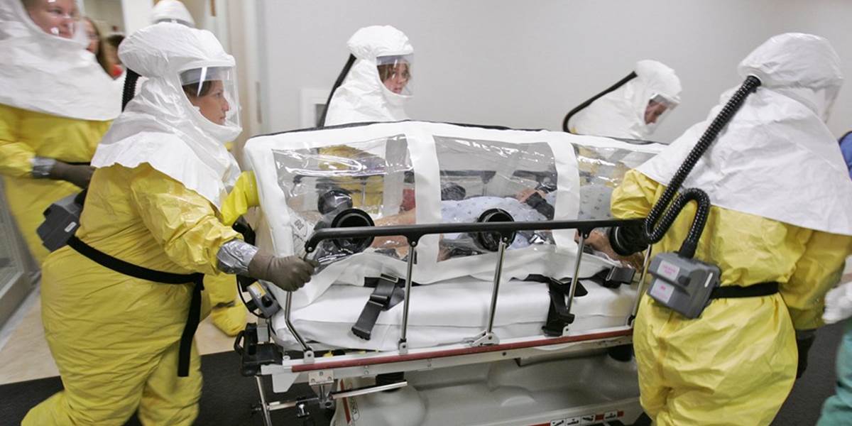 Zákaz vychádzania ebolu nezastaví, varujú odborníci