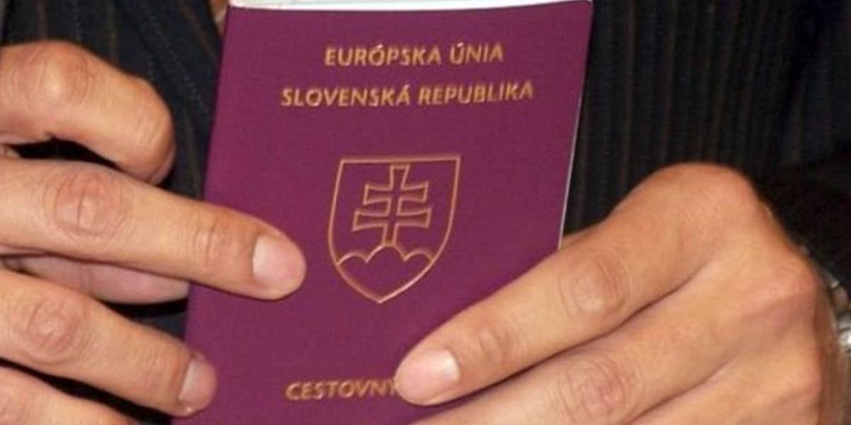 Zákon o občianstve pripravil o slovenský pas za vyše štyri roky 886 ľudí