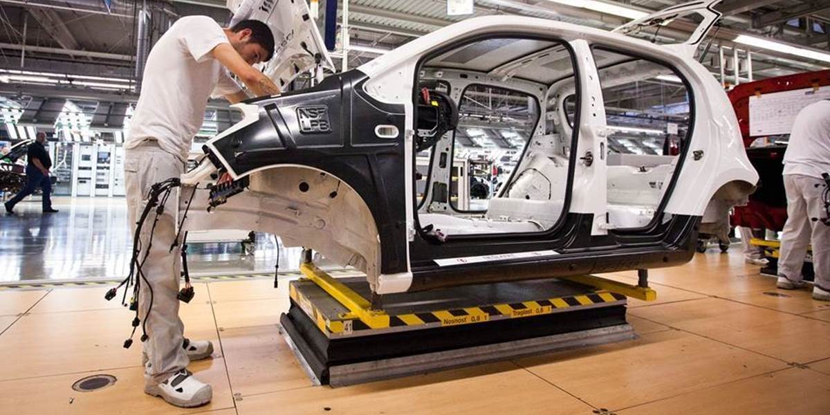 Volkswagen údajne znižuje produkciu áut v Rusku