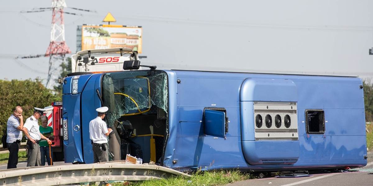 Piatková nehoda autobusu má ďalšiu obeť: V nemocnici podľahla zraneniam 75-ročná žena!
