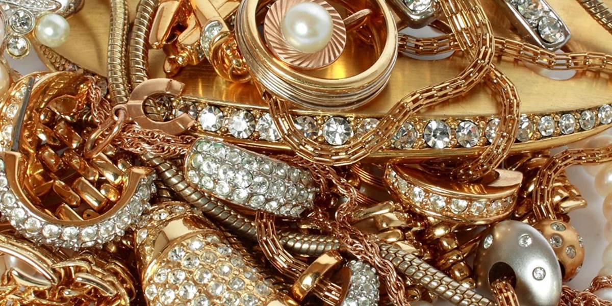 Z prízemného bytu ukradli šperky za šesť a pol tisíca eur