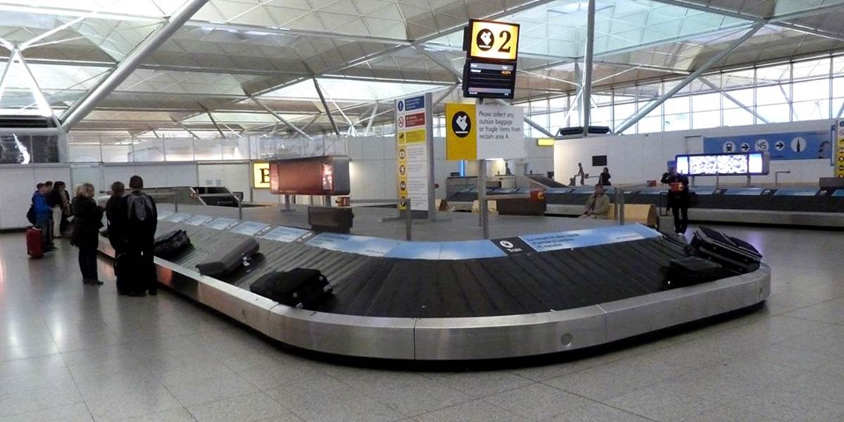Poplach na londýnskom letisku: Podozrivý balíček zničili kontrolovaným výbuchom