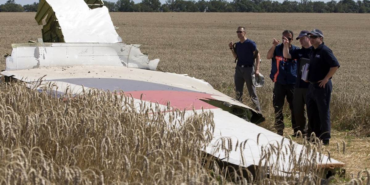 Správa o páde malajzijského lietadla na Ukrajine: Zasiahlo ho veľké množstvo rýchlo letiacich objektov!