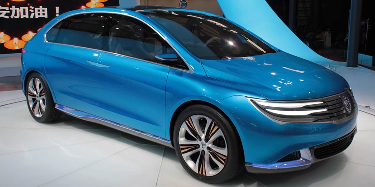 Daimler a BYD už spoločne vyrábajú v Číne elektroauto Denza